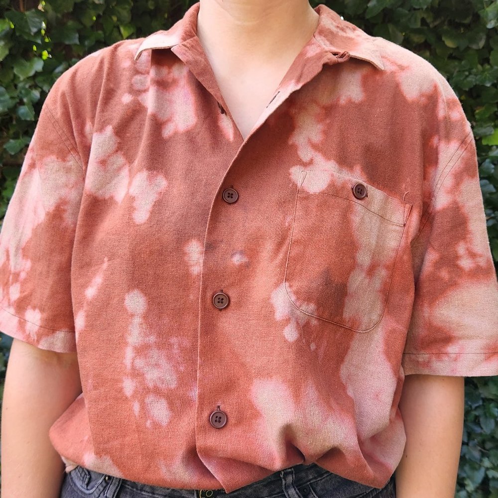 hand-tie-dyed, button-down Medium shirt (linen/rayon). Brown/tan